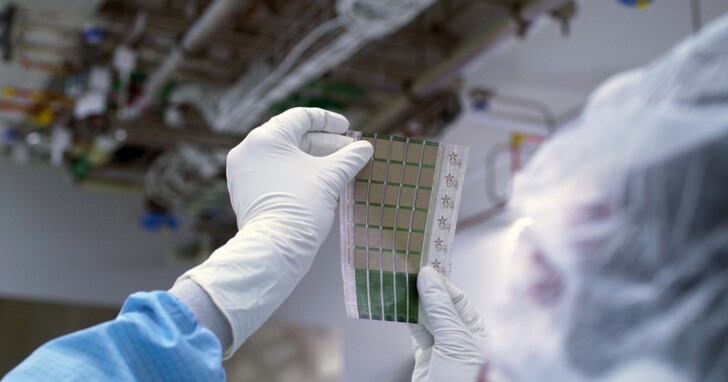 任意表面均可收集太陽能，麻省理工大學開發新型「薄如紙」的太陽能電池