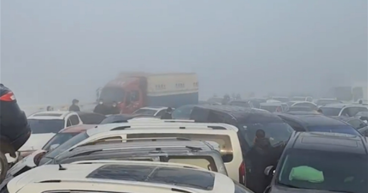 真的是大型車禍現場!大霧加上結冰,河南多達200輛車撞成一團