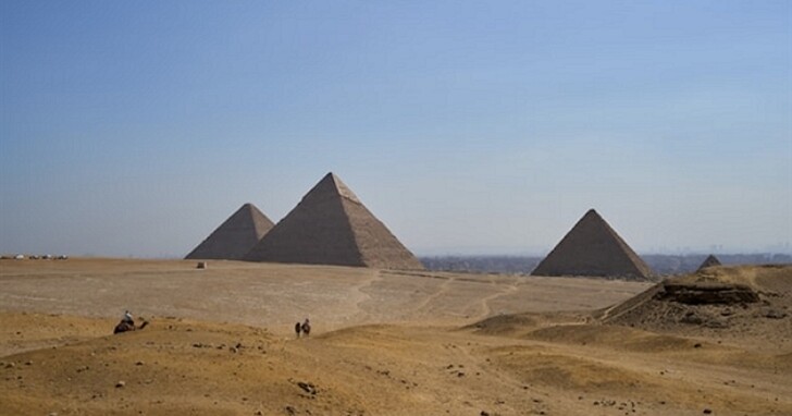 埃及古夫金字塔內發現一條4500年前的密道，位於「巨大神秘空間」正上方