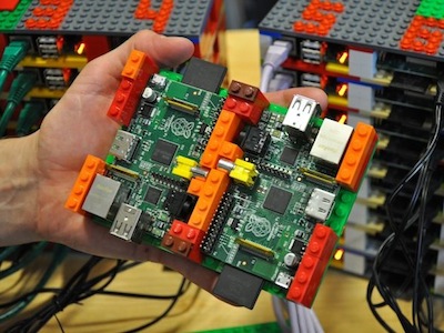 64台迷你電腦 Raspberry Pi 加樂高積木 = 超級電腦，6歲小朋友也來幫幫忙