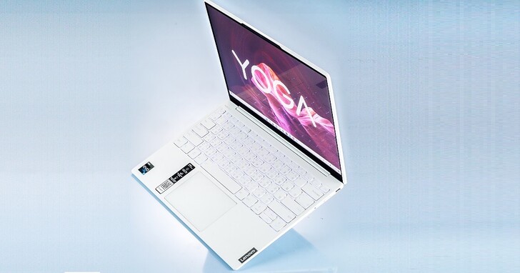 Lenovo Yoga Slim 7i Carbon 開箱評測：通過 Intel Evo 平台認證，僅 970 克重的白色筆電
