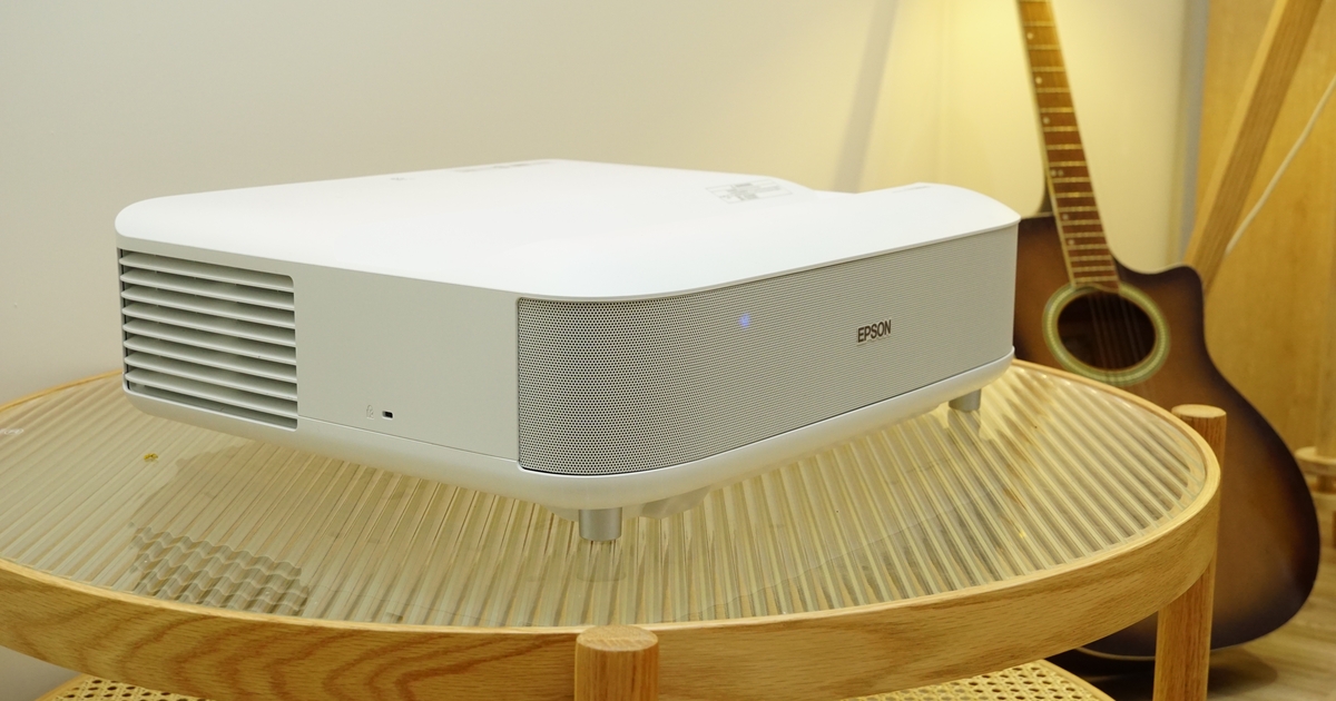 Epson 推出 4K 雷射電視 EH-LS650 支援120 吋畫面，大幅降低輸入延遲專為家庭娛樂設計、優惠價 74,900 元