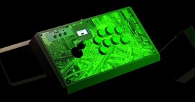 Octopus Arcade Fight Stick搖桿不只支援懷舊主機，還內建DC專用VMU小螢幕