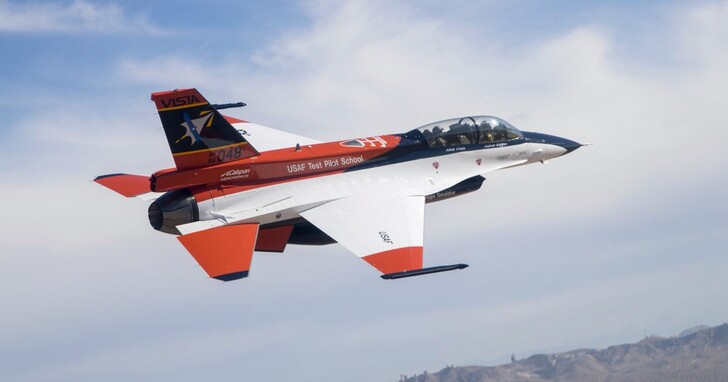 美國空軍表示，AI控制的F-16戰鬥機已經能和人類進行「狗鬥」