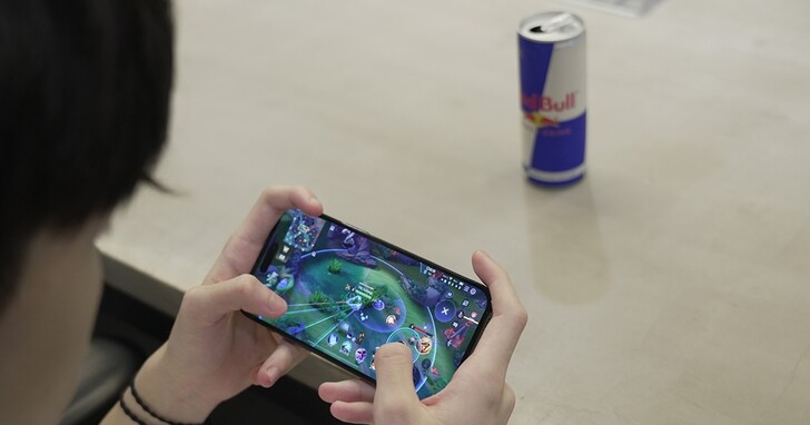 Red Bull 應援《Garena 傳說對決》巡迴賽，買 Red Bull 解鎖獨家遊戲表情貼、抽永久造型