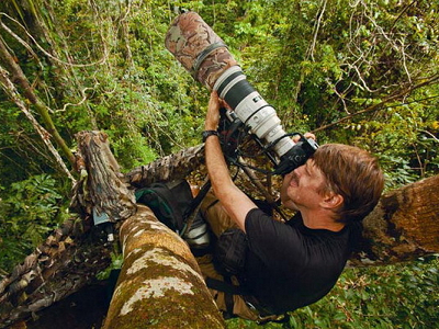不是人幹的生態紀實攝影師，爬樹、射箭、溯溪樣樣都要會