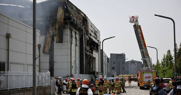 韓國鋰電池工廠大火奪22命，存放3.5萬顆鋰電池造成救災困難、死者多數為中國人
