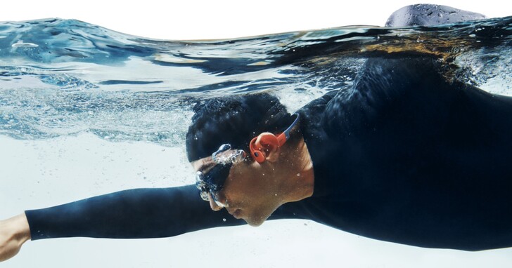 SHOKZ 在台推出 OpenSwim Pro 旗艦級水陸兩用專業運動耳機！兼具 MP3 功能與 IP68 游泳防水
