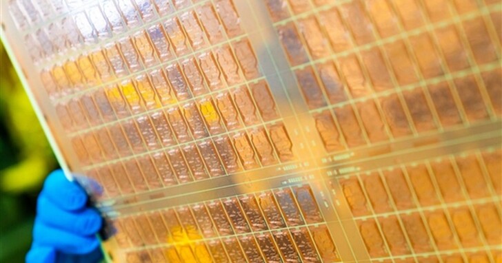 AMD也打算用玻璃基板封裝，緊跟Intel最快2025年EPYC處理器引進