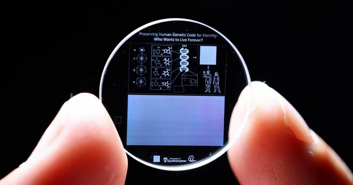 科學家要使用高強度的石英晶體，將包含人類DNA藍圖的資料儲存數十億年
