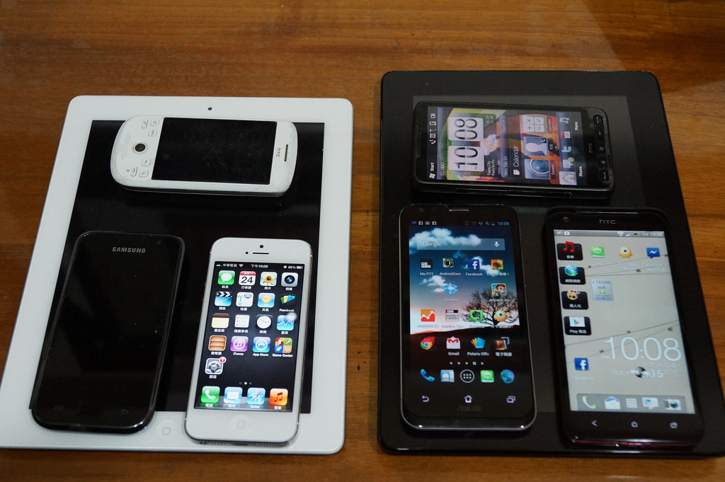 HTC Butterfly、iPhone 5、PadFone 2 三強對決，螢幕、照相表現如何呢？
