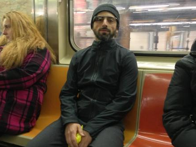 Google 創辦人戴 Google 眼鏡暢遊紐約地鐵，開發版本近期開賣