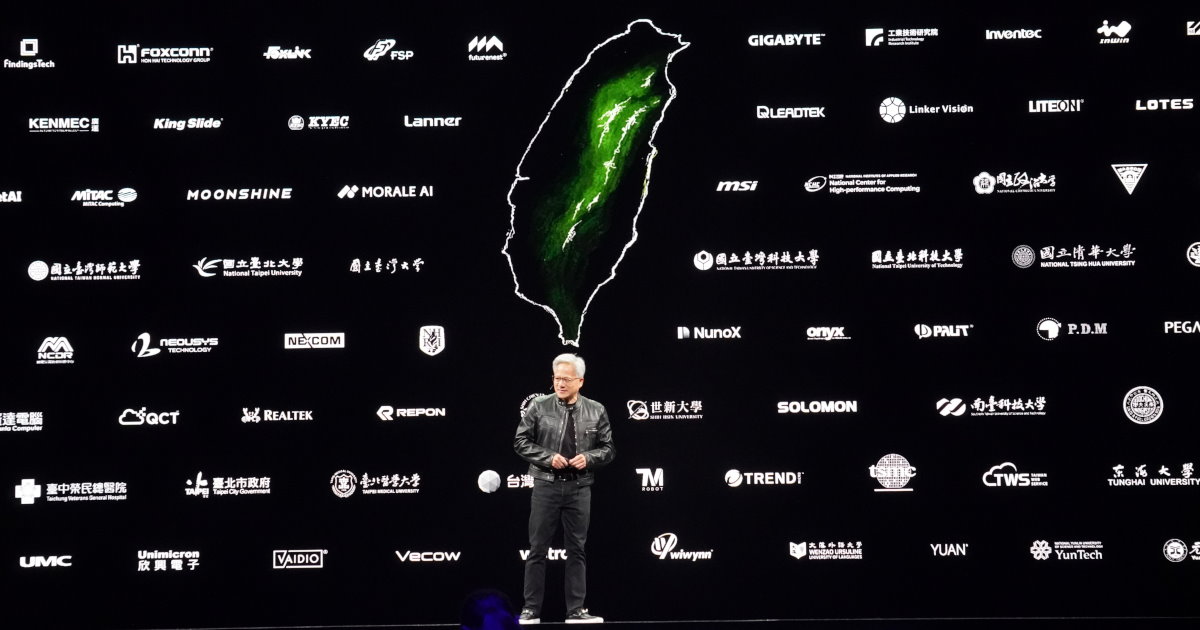 【COMPUTEX 2025】NVIDIA執行長黃仁勳Keynote重點整理,代理AI、物理AI、通用機器人趨勢以及NVLink Fusion半客製化AI基礎建設