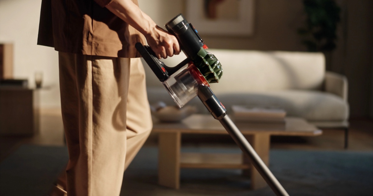 Dyson V8 Cyclone 入門級無線吸塵器登台開賣！吸力提升 30%、續航延長 50%，售價 1 萬 5 有找