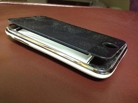 鼓得跟河豚一樣差點炸開的 iPhone，請看筆者的親身體驗