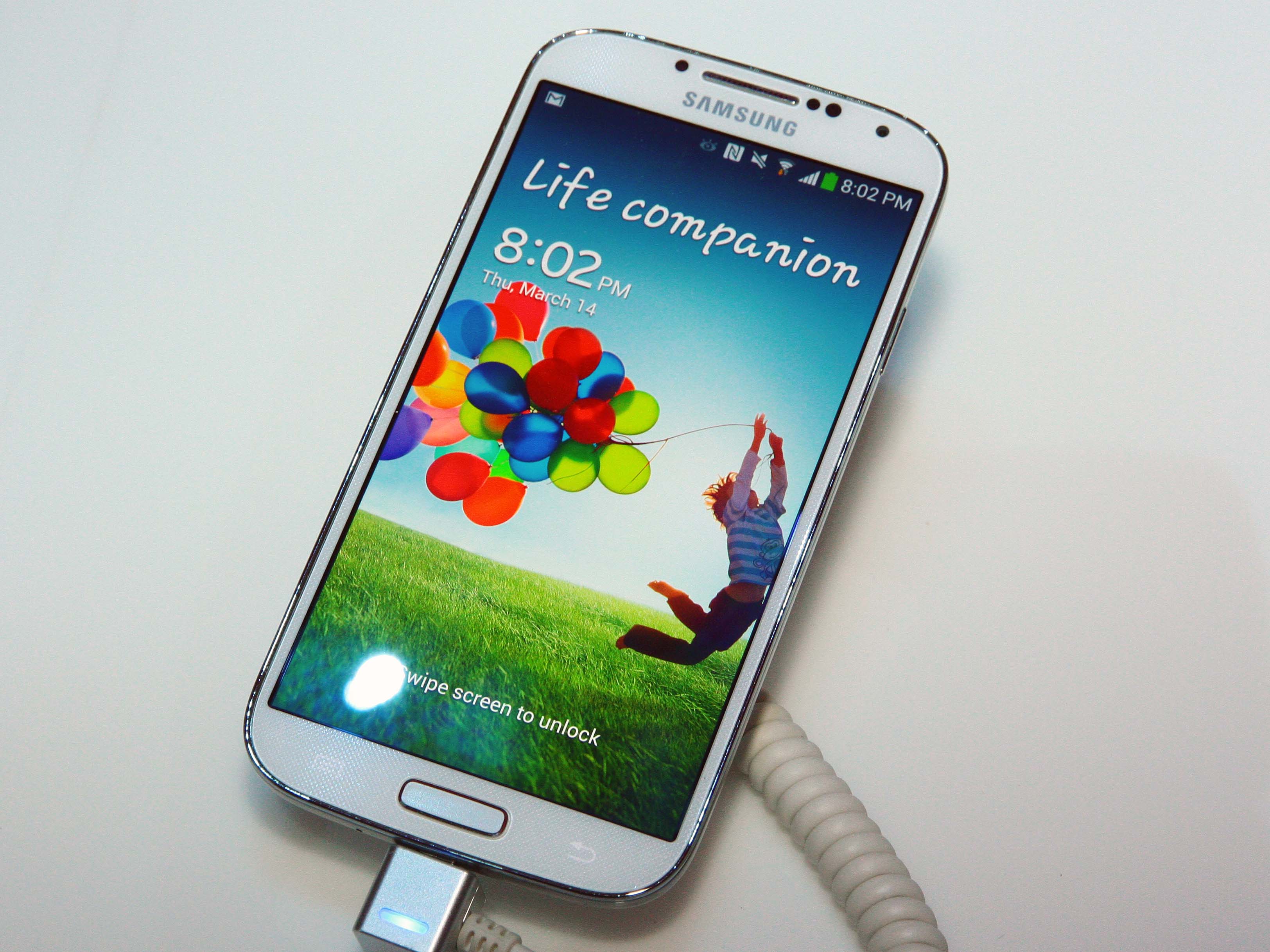 Samsung Galaxy S4 紐約現場動手玩，懸浮手勢、Smart Scroll 徹底體驗