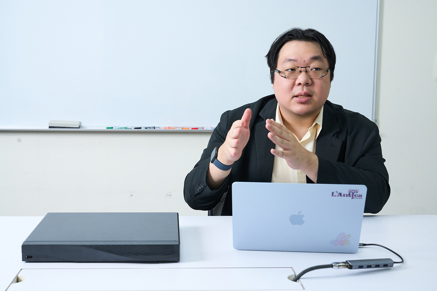 AI 驅動的監控新世代：QNAP TVR-AI200 展現 NVR 的下一階段的全面進化！