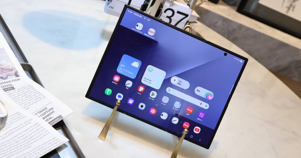 摺痕明顯嗎？好拿嗎？Galaxy Z TriFold 快速動手玩