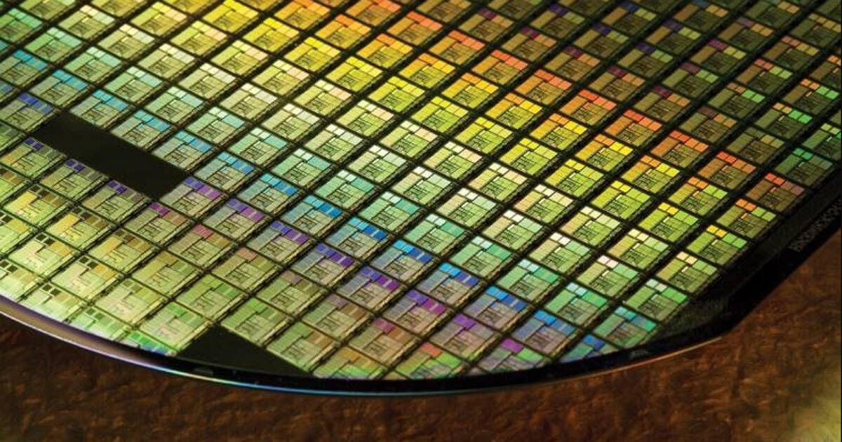 三大設備巨頭 ASML、Lam Research、KLA 同聲預警：無塵室空間不足成晶片擴產最大瓶頸