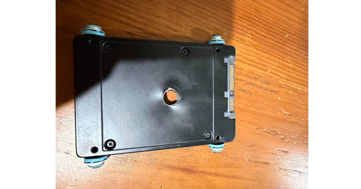 公司IT拿電鑽鑽SSD報廢，結果資料全在！網：這下GG了