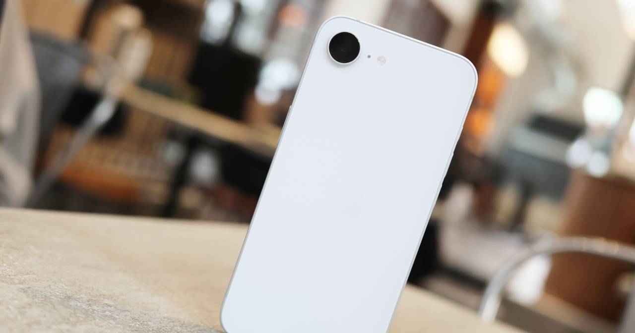 iPhone 17e 動手玩，容量翻倍不加價、補齊 MagSafe、入手 Apple Intelligence 最實惠的門檻