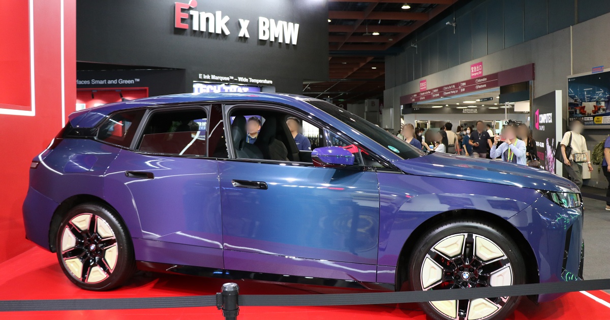 【COMPUTEX 2026】元太攜手 BMW 展出彩色電子紙概念車，車身顏色隨心情一鍵切換