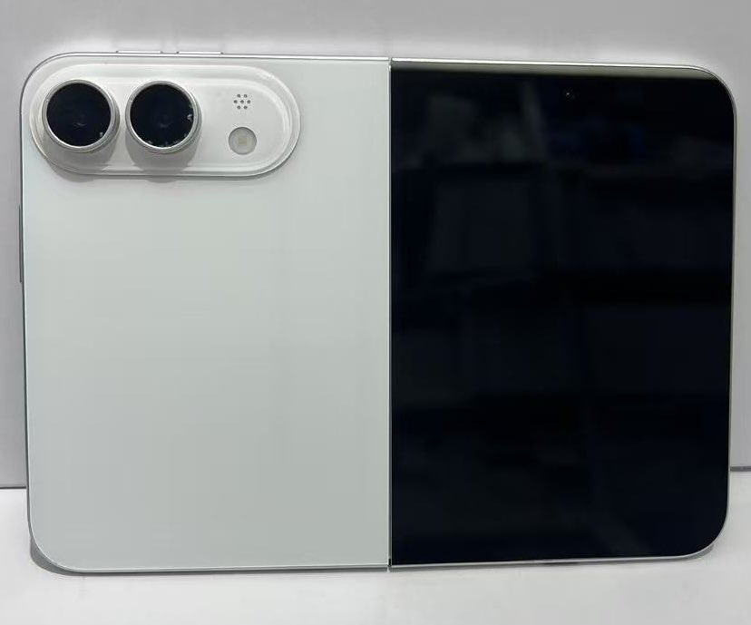 Apple 摺疊 iPhone 模型機流出！售價恐破 2,000 美元，傳僅推出白色版本