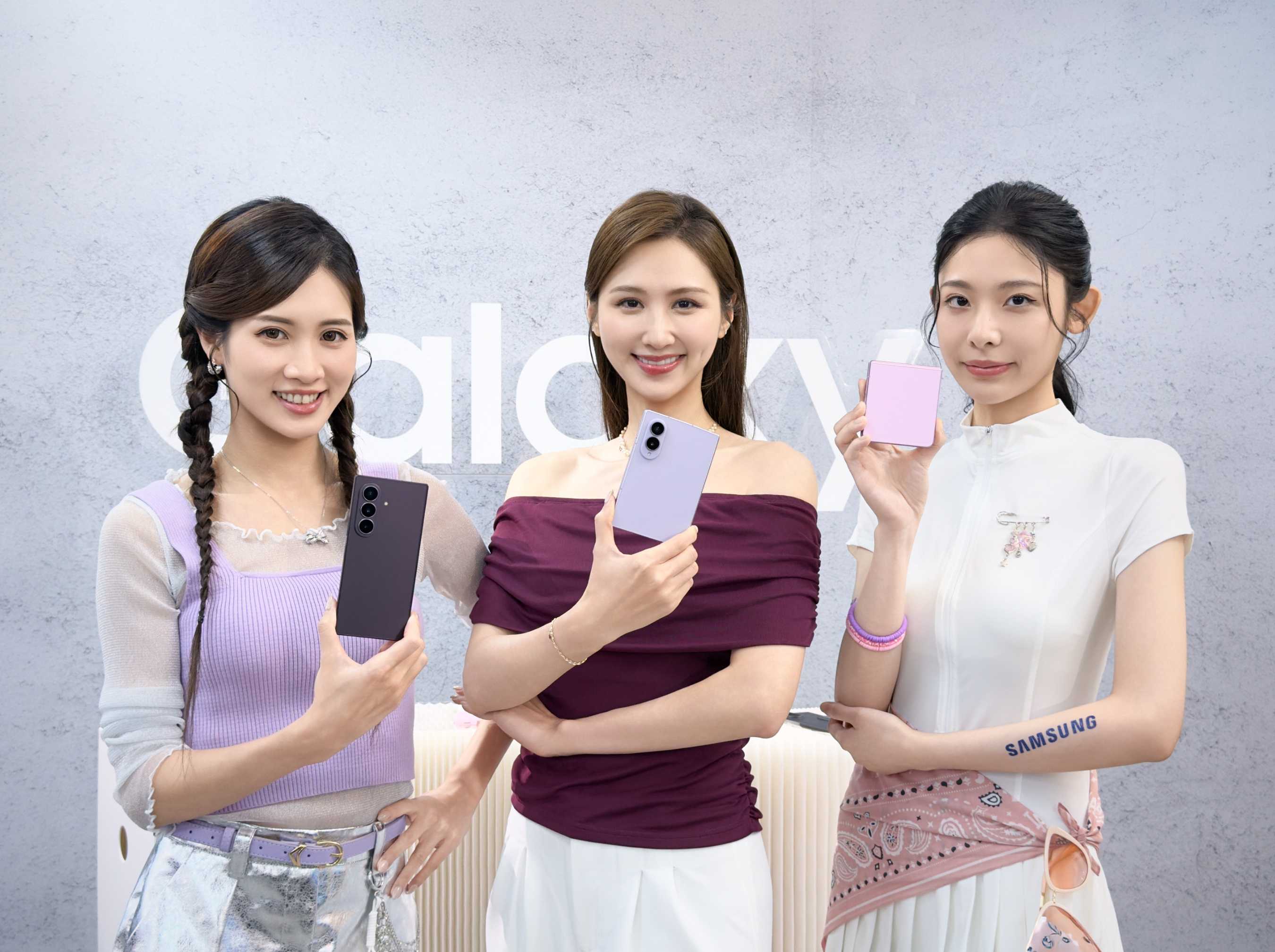 三星 Galaxy Z Fold8 / Z Fold8 Ultra 發表懶人包：規格對比、2億畫素主鏡頭、鈦金屬新機身，看這篇就懂怎麼選！