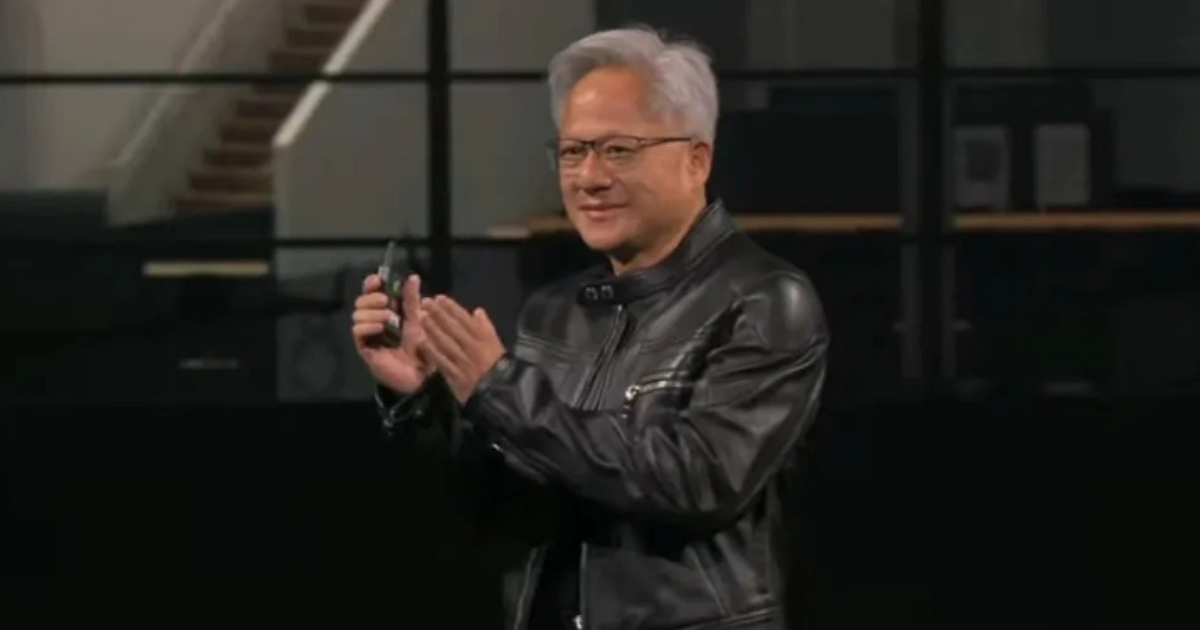 黃仁勳直言再強調AGI里程碑已沒意義！AI Agent自主進化才是真核心，但壞消息是記憶體恐缺貨到2028年