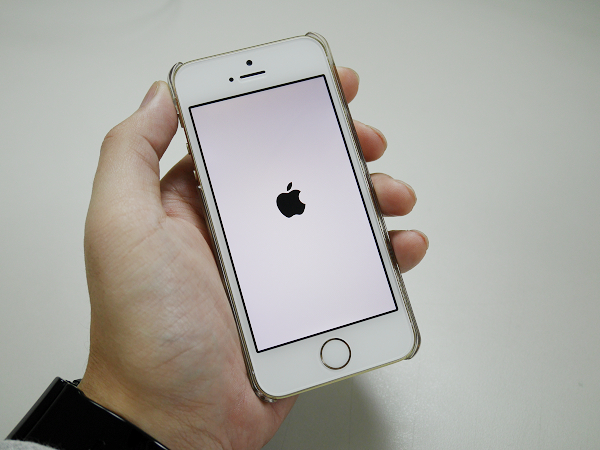 你的 iOS 7 裝置常出現「白蘋果」自動重開機？Apple 坦承有 bug，將允諾修復