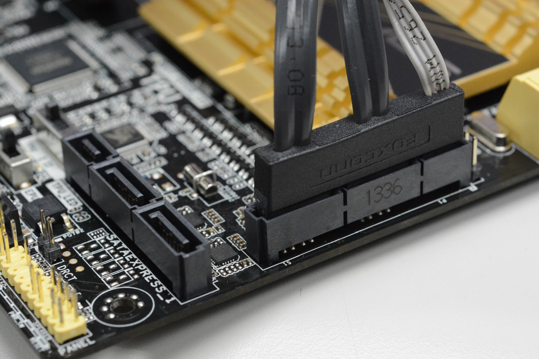 SSD 不卡彈，新介面 SATA Express 解開速度限制， 1GB/s 起跳兼容老 SATA