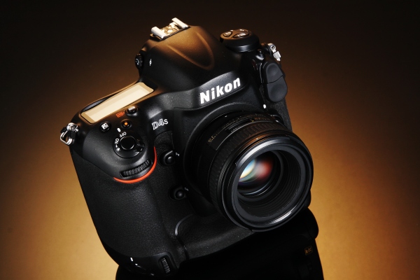 Nikon D4s 評測：11fps 連拍、40 萬高 ISO 全片幅新機皇