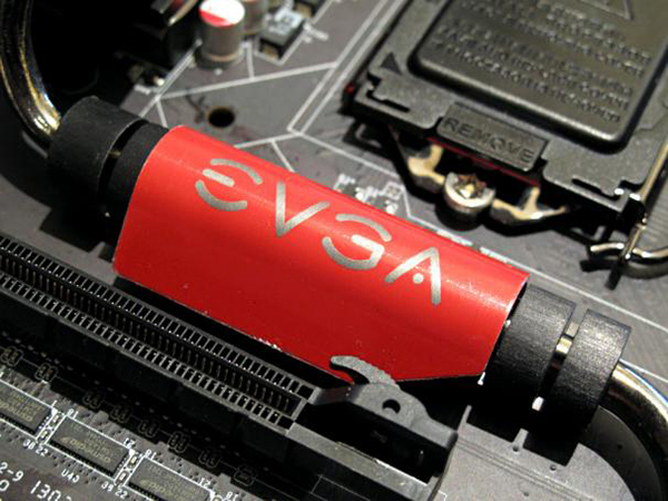 EVGA Z97主機板，幾乎不見SATA Express與M.2，延續Z87設計而來