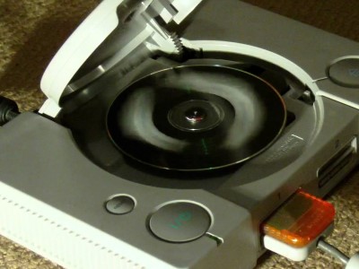家用主機秘辛5：數秒內抽換光碟，PS盜版片也能騙過驗證機制
