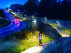 透過滑鼠就能管理全市的路燈，還可以節省50%以上的能源