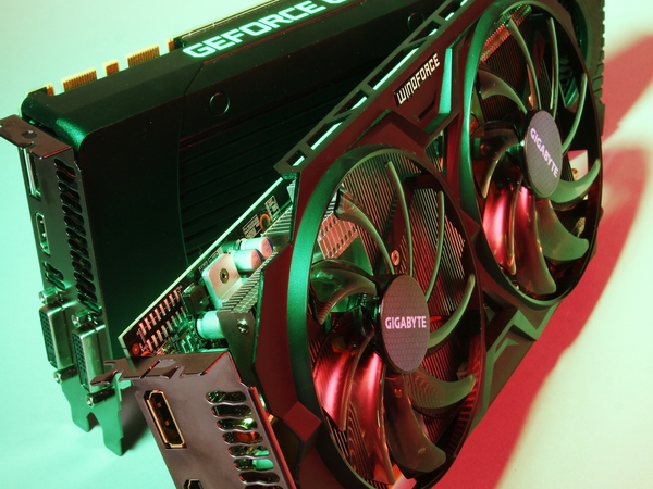 Radeon R9 285 GCN 架構小改再出發，決戰 GeForce GTX 760