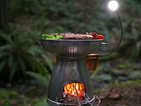 火力發電？BioLite BaseCamp 發電型烤肉爐讓你邊烤肉邊幫手機充電