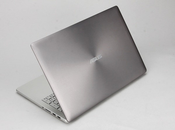 輕薄筆電大戰，Asus ZenBook Pro UX501 挑戰 MacBook Pro 行不行？