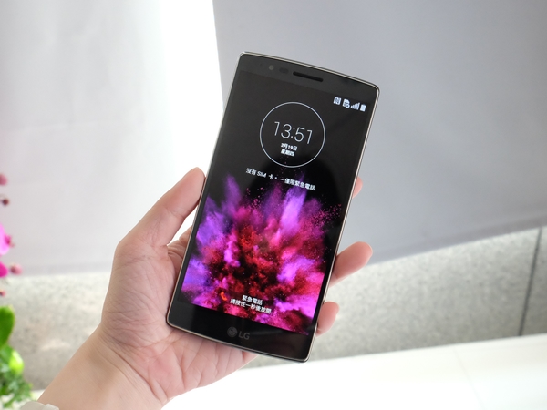 LG G Flex 2 曲面手機在台發表，4/1 正式開賣售價 21,900 元起