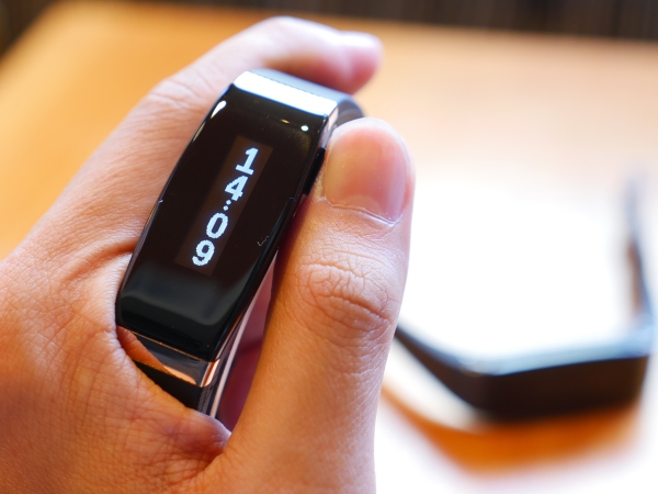 內建悠遊卡感應晶片！GOLiFE  Care X 智慧手環讓你把悠遊卡戴在手上