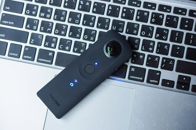 【評測】RICOH Theta S：f/2.0大光圈、夜拍提升，更強大的全景相機