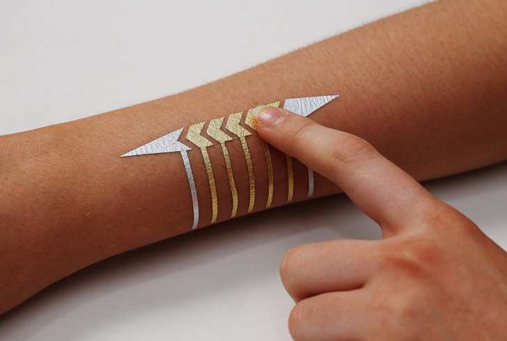 貼上這個紋身貼紙，讓你手臂變成觸控板