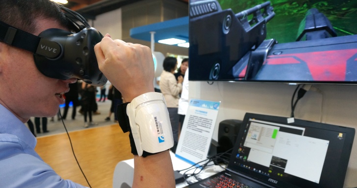工研院獨家技術不需控制搖桿就能玩VR遊戲，原理測量肌肉震動
