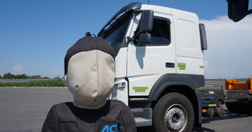 駕駛的行車視野盲點怎麼發生的、專家如何判斷你車子的視野盲點？現代科技能幫我們消滅盲點嗎?