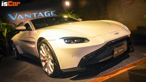 全新 Aston Martin Vantage 880 萬起正式上市，雙渦 V8 強心加持、英倫紳士動感轉型！