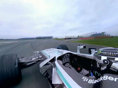 想跟 F1車手 Nico Rosberg偷學幾招賽車技巧，靠360度攝影機就對了！