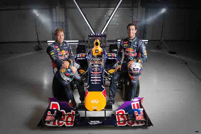 Casio EDIFICE × Infiniti Red Bull Racing黑金競速！打造方程式傳奇