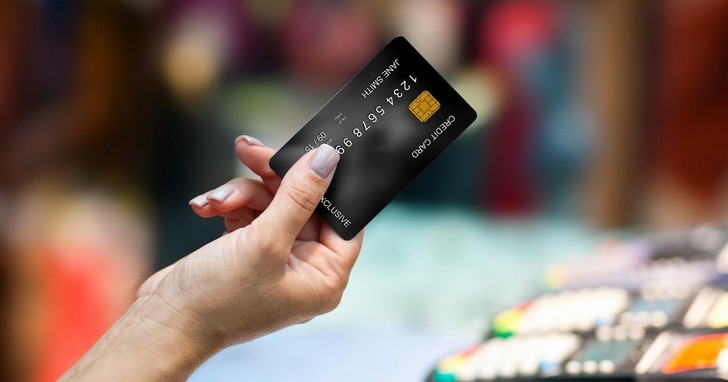 盜刷更難了！信用卡內建指紋辨識，歐洲正式起跑測試