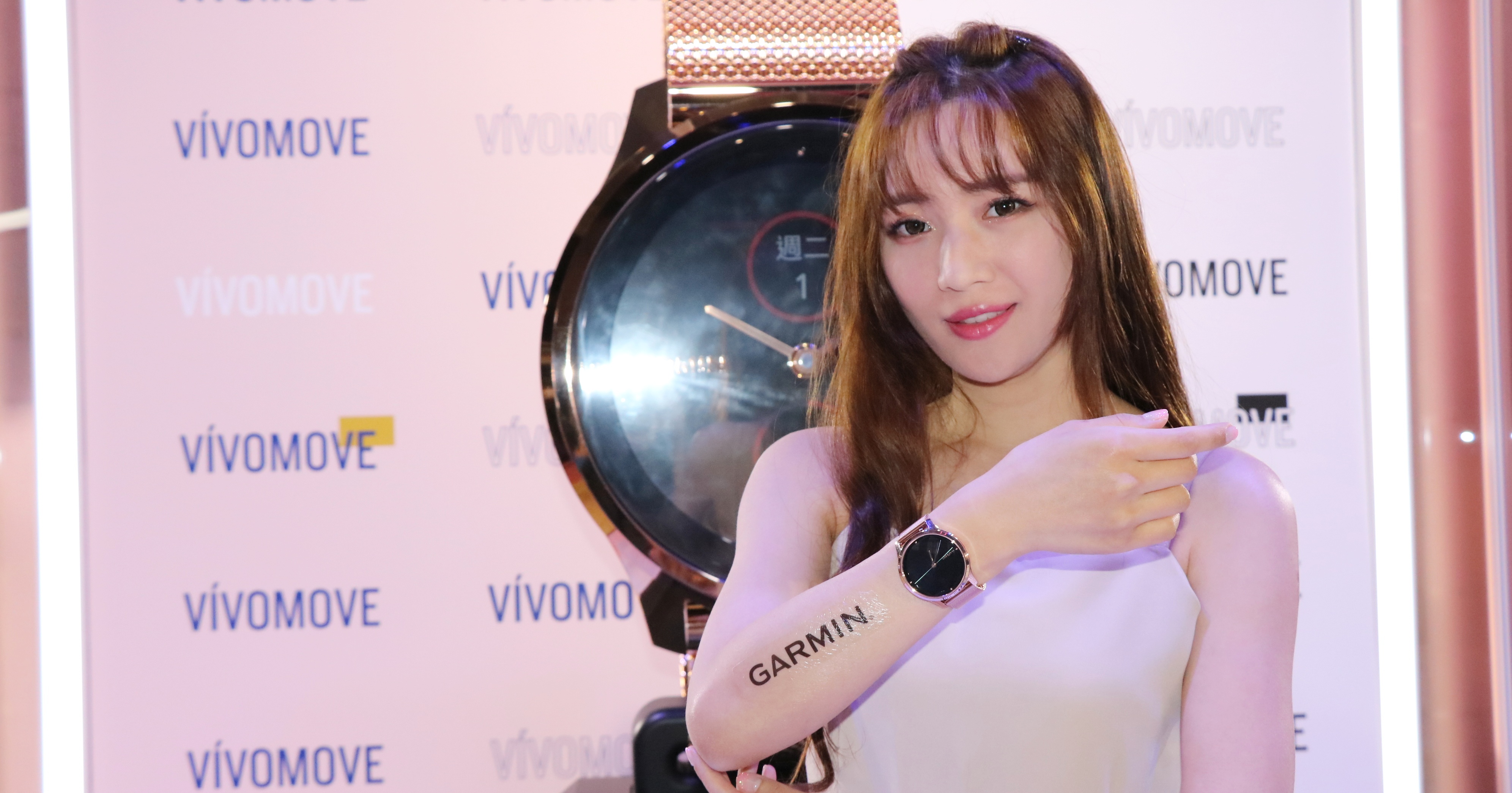Garmin 在台推出 vívomove 系列指針智慧腕錶、首款搭載 AMOLED 螢幕的 Venu 鍛鍊指導運動錶