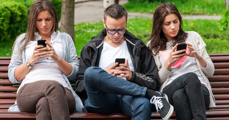 新調查表示現代人平均每天會低頭檢查手機的次數至少有47次